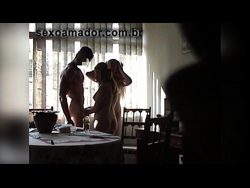 ❤️ Amigos sexuais convidam um homem gigante e um ménage à trois com ele ️ Porno vídeo em pt.sexflashgame.ru