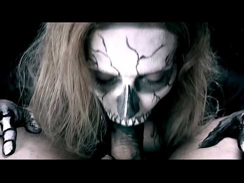 ❤️ Rapariga demoníaca a chupar pilas com a sua boca negra e a engolir esperma. ️ Porno vídeo em pt.sexflashgame.ru
